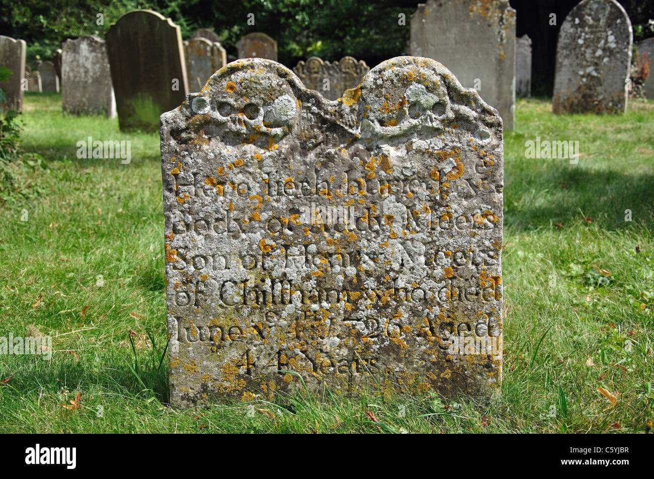 L'ancienne pierre tombale au 15ème siècle St.Mary's Church, Chilham, District d'Ashford, Kent, Angleterre, Royaume-Uni Banque D'Images