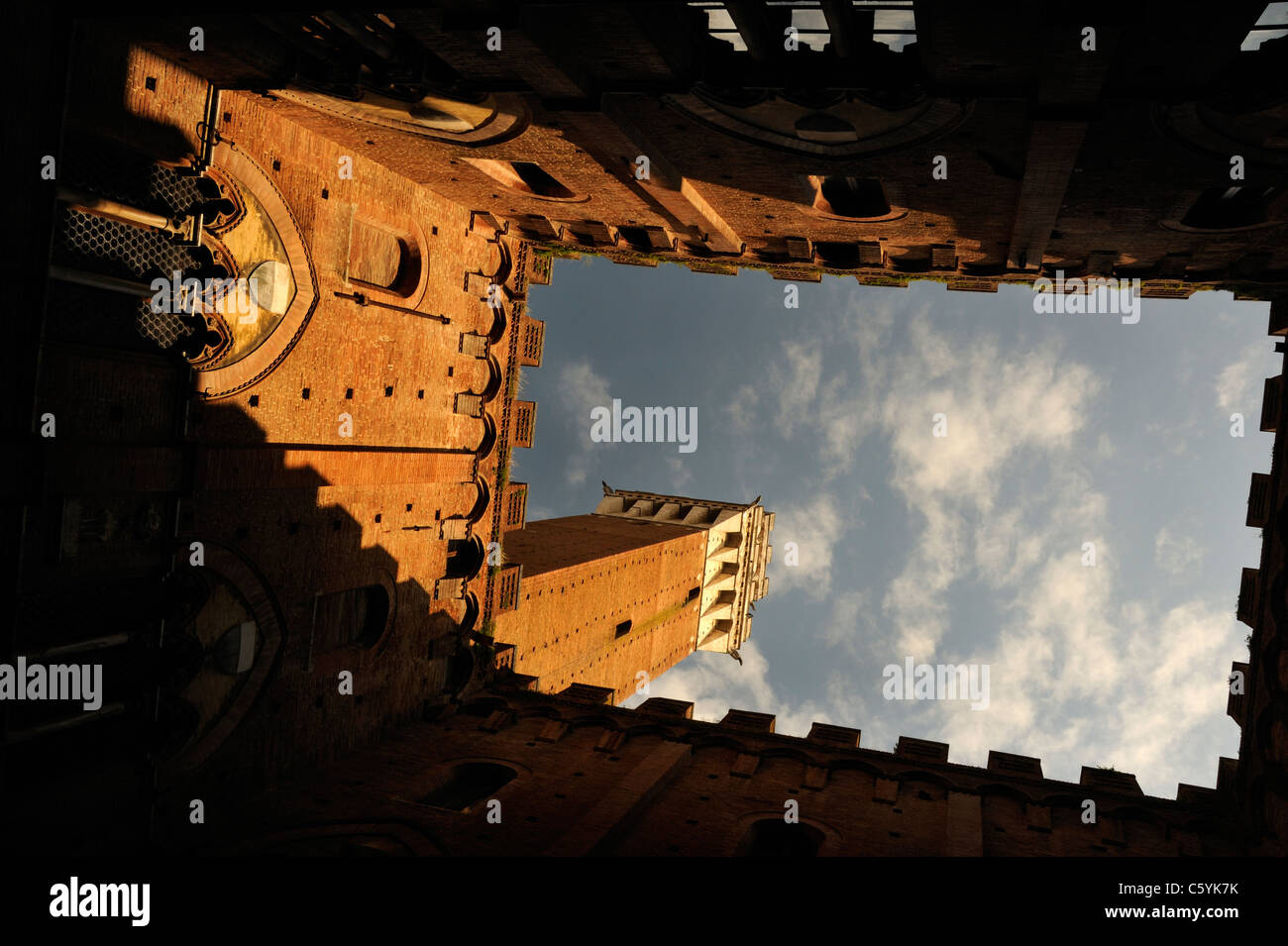 Sienne - Torre del Mangia, tour à côté de Palazzo Pubblico Banque D'Images