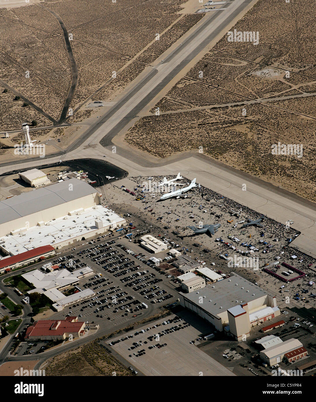 Vue aérienne de la base aérienne d'Edwards en Californie pendant l'air show  Photo Stock - Alamy
