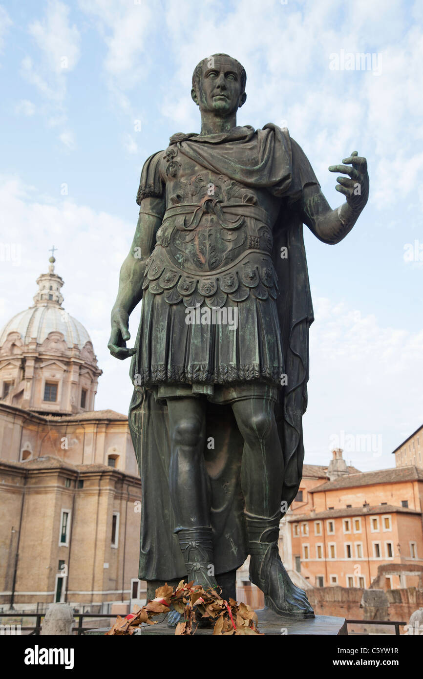 Jules César statue sur la Via Imperiali, Rome, Italie Photo Stock - Alamy