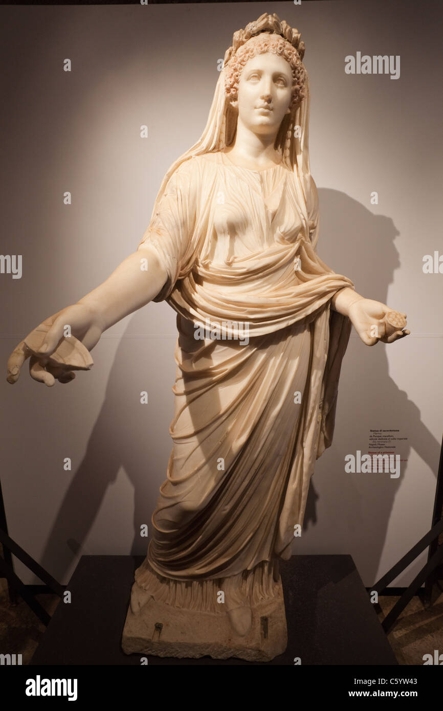 Italie, Rome, le Palatin, le Cryptoportique, statue en marbre d'une prêtresse Banque D'Images