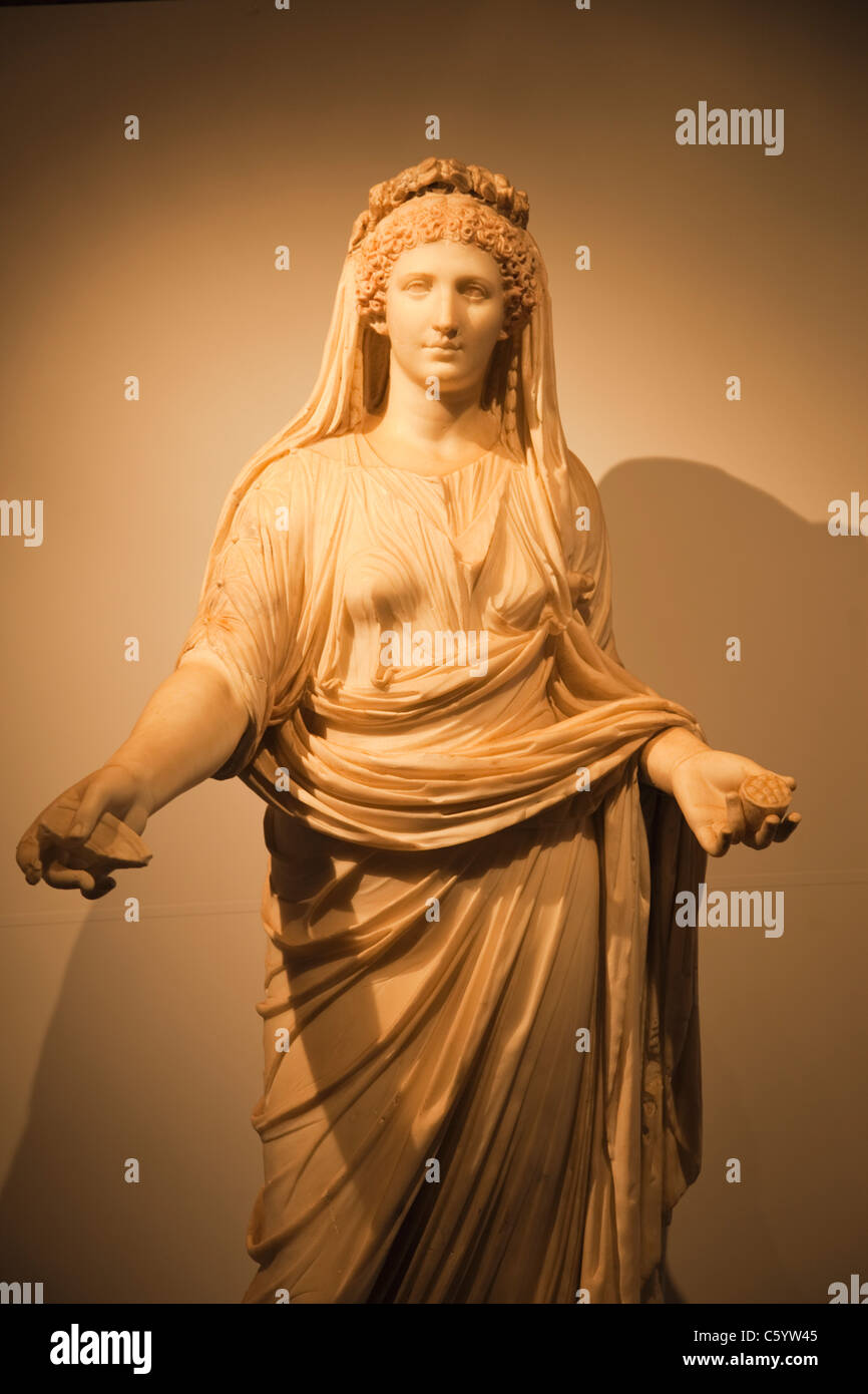 Italie, Rome, le Palatin, le Cryptoportique, statue en marbre d'une prêtresse Banque D'Images