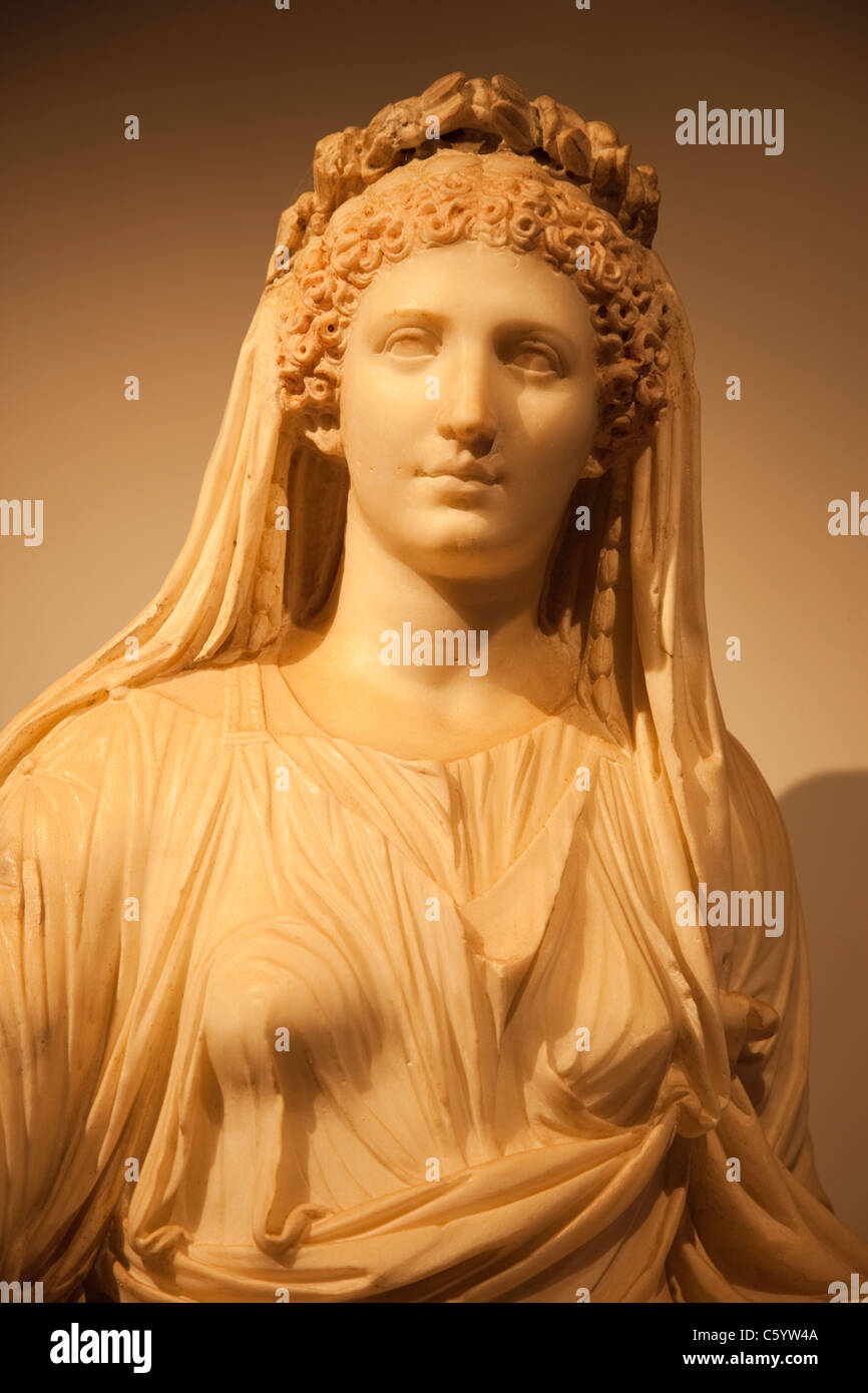 Italie, Rome, le Palatin, le Cryptoportique, statue en marbre d'une prêtresse Banque D'Images