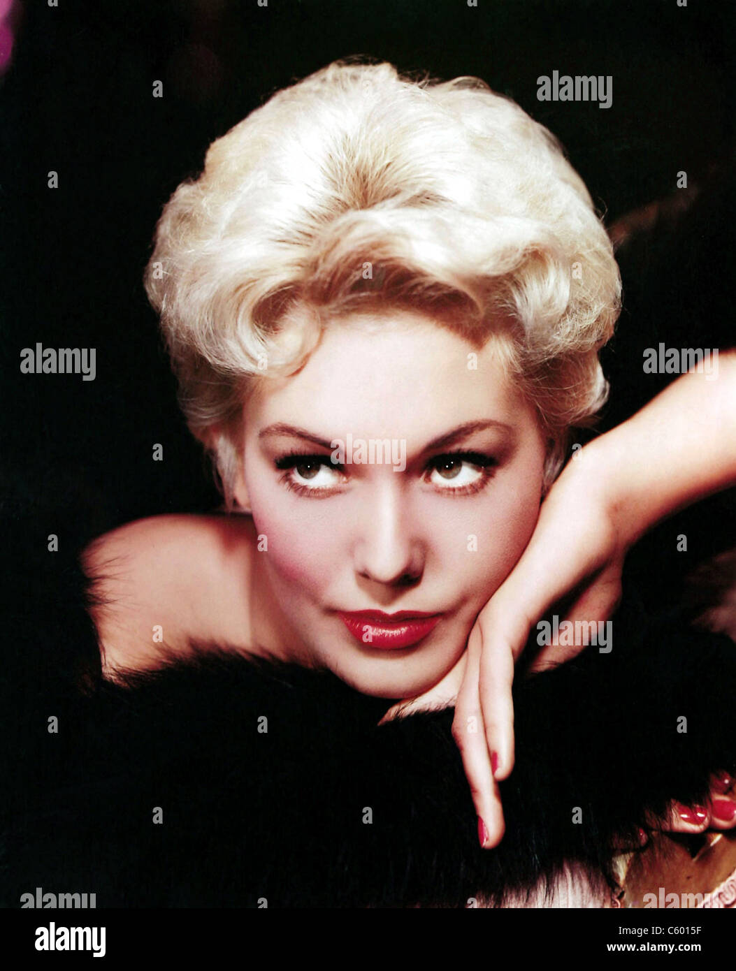 KIM NOVAK en 1955 l'actrice américaine Banque D'Images