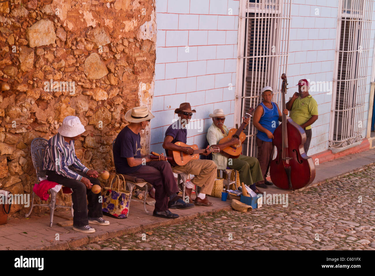 La musique de rue cubaine à Trinidad, Cuba Banque D'Images