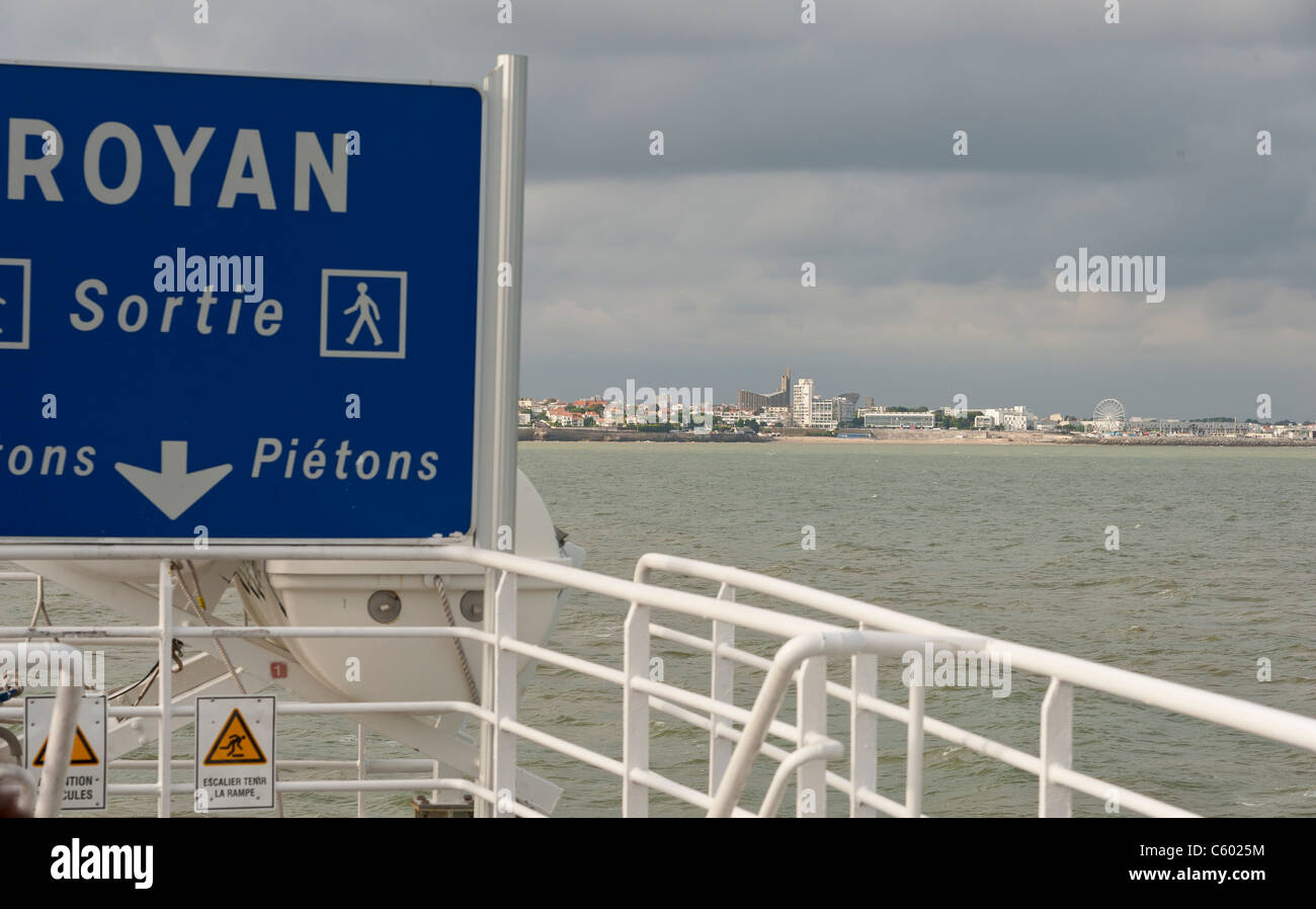 Le ferry pour Royan (17200) , entre la Pointe de Grave et Royan, France, Europe Banque D'Images