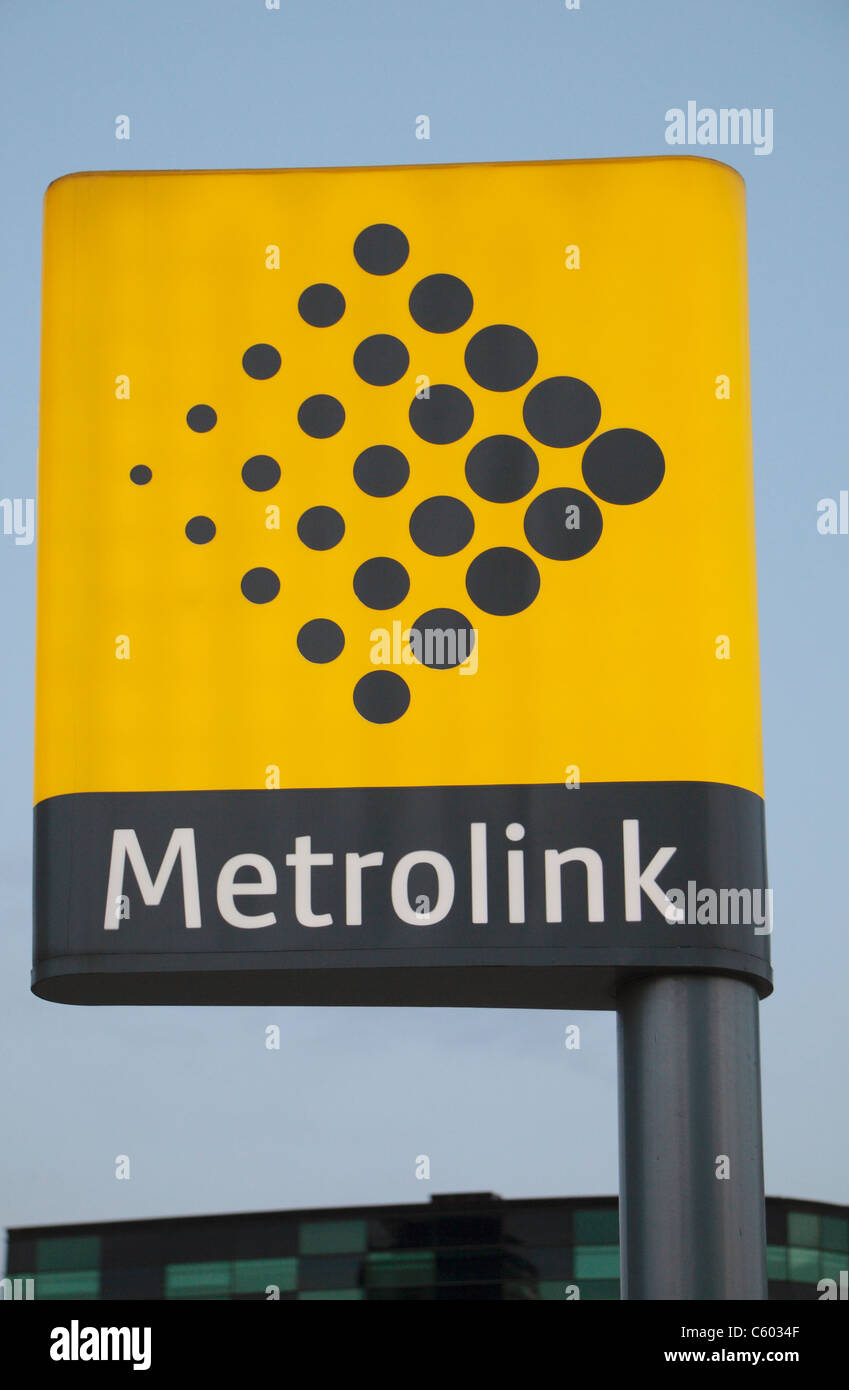 Le système de tramway Manchester Metrolink signe, Manchester, Angleterre, Royaume-Uni. Banque D'Images