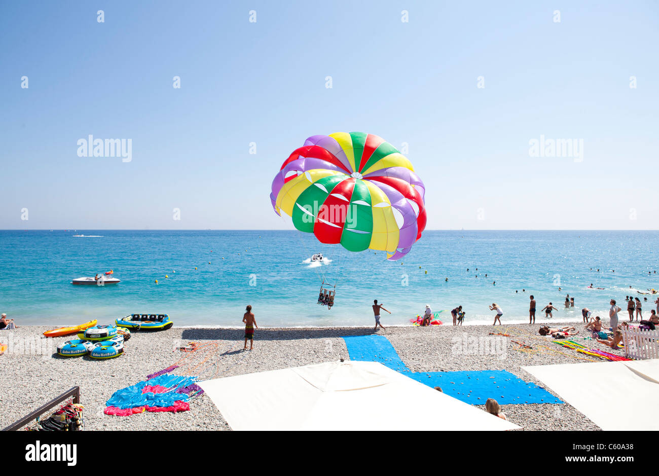 Le parachute ascensionnel sur la plage, Nice, France Banque D'Images