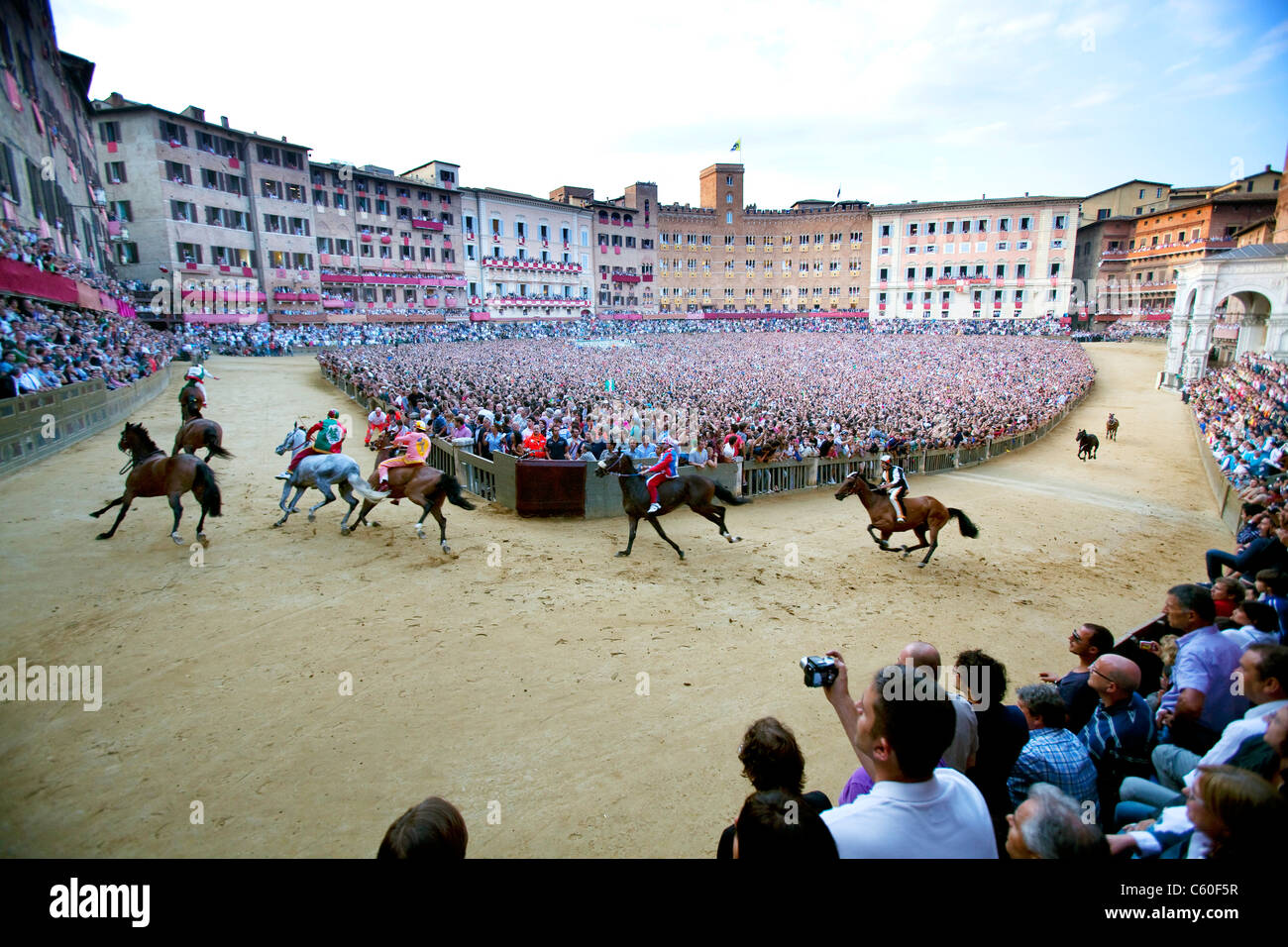 Course de chevaux : Palio de Sienne 2011 - Palio della Madonna di Provenzano (2 juillet 2011). Usage éditorial uniquement. Banque D'Images