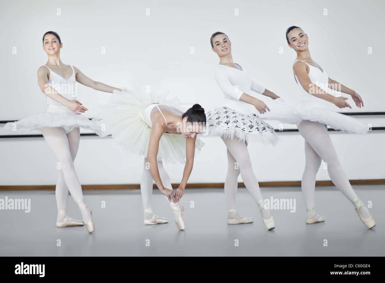 Danseurs de Ballet en studio permanent Banque D'Images