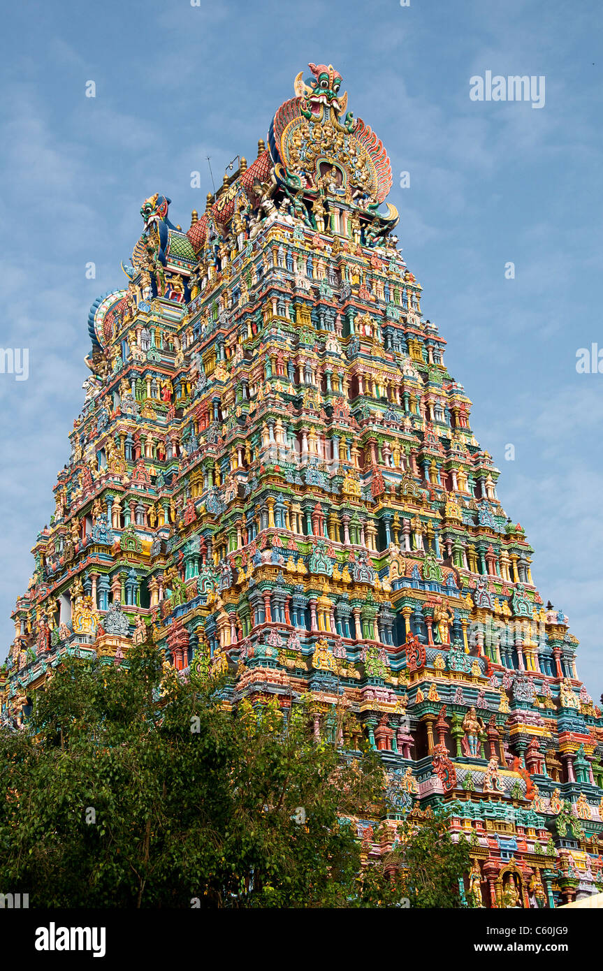 Multi colored gopuram Sri Meenakshi Temple Madurai Tamil Nadu Inde du Sud Banque D'Images