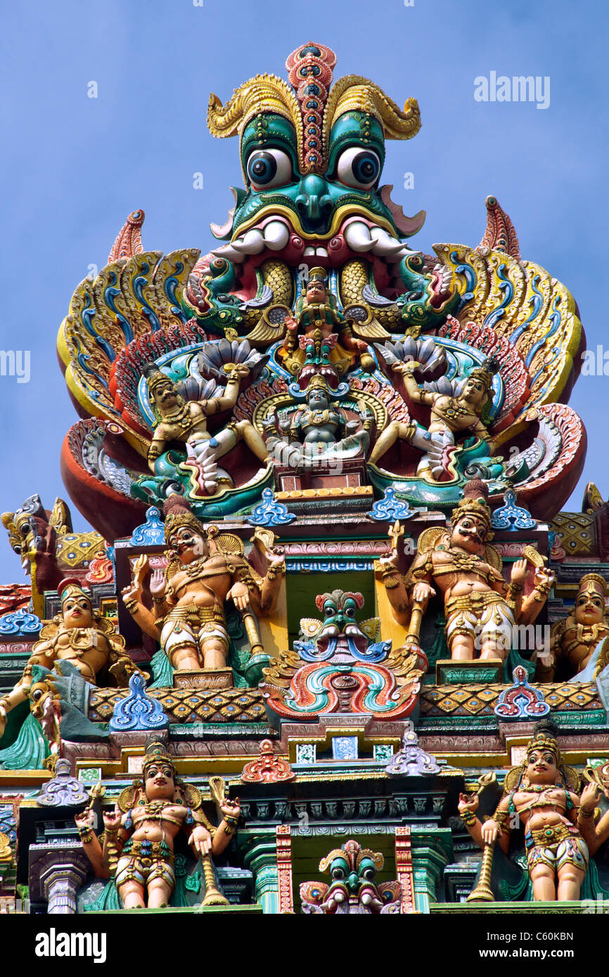 Retour en haut section multi colored gopuram Sri Meenakshi Temple Madurai Tamil Nadu Inde du Sud Banque D'Images