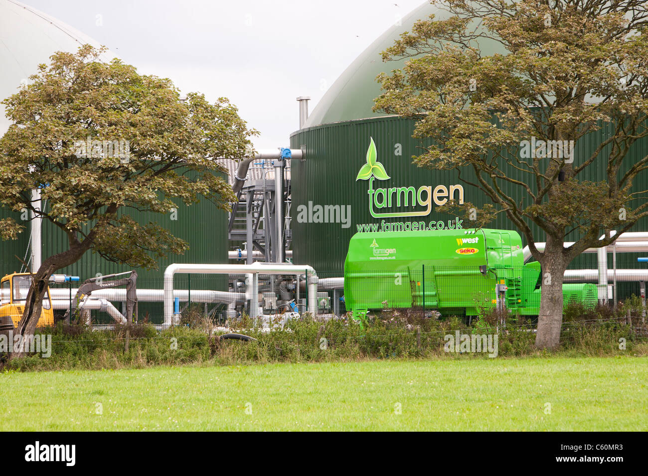 Un farmgen bio-digesteur produisant de l'électricité à partir de bio-méthane près de Warton, Lancashire, Royaume-Uni. Banque D'Images