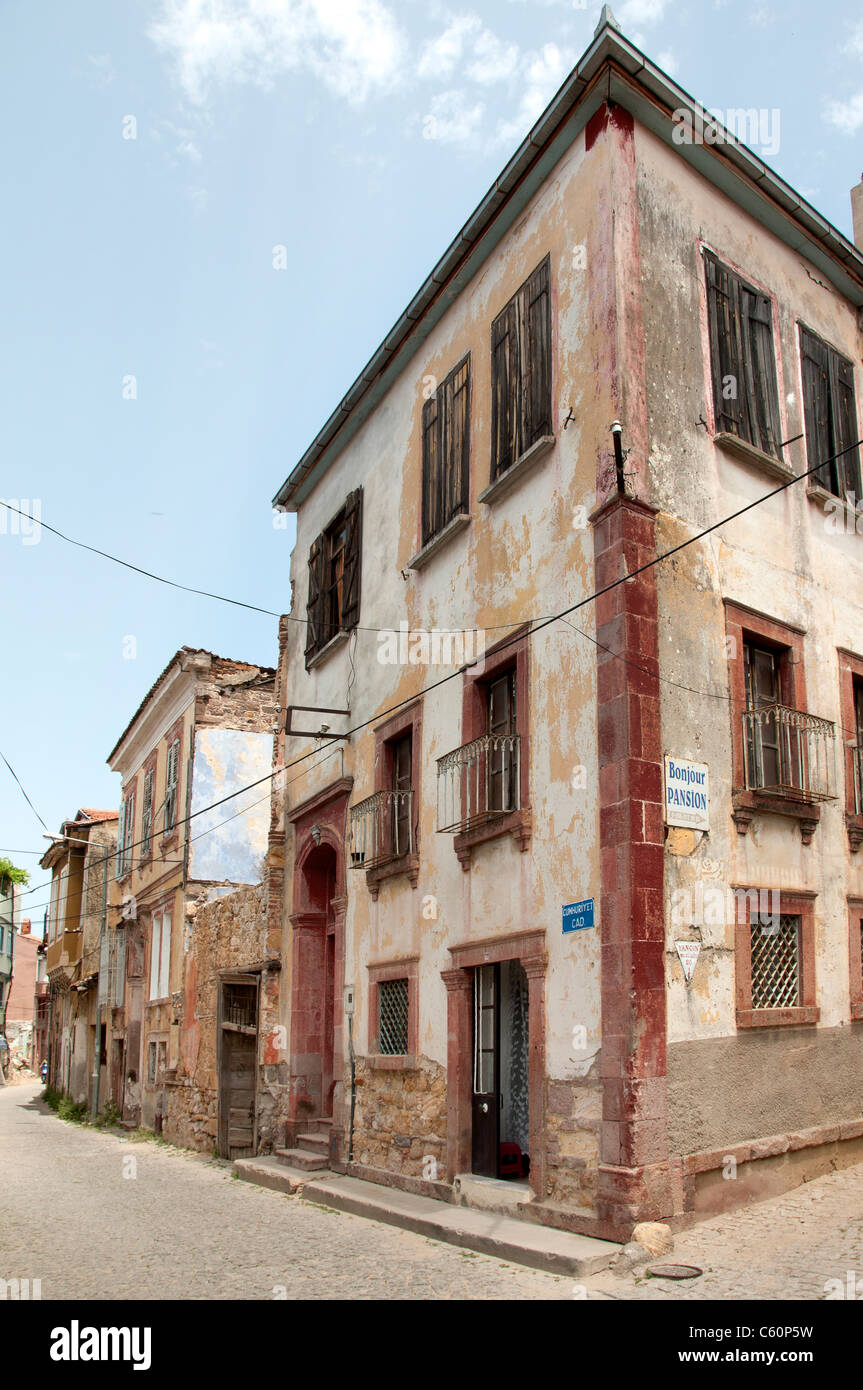 Rue de la vieille ville Ayavalik TURQUIE Turkish Banque D'Images