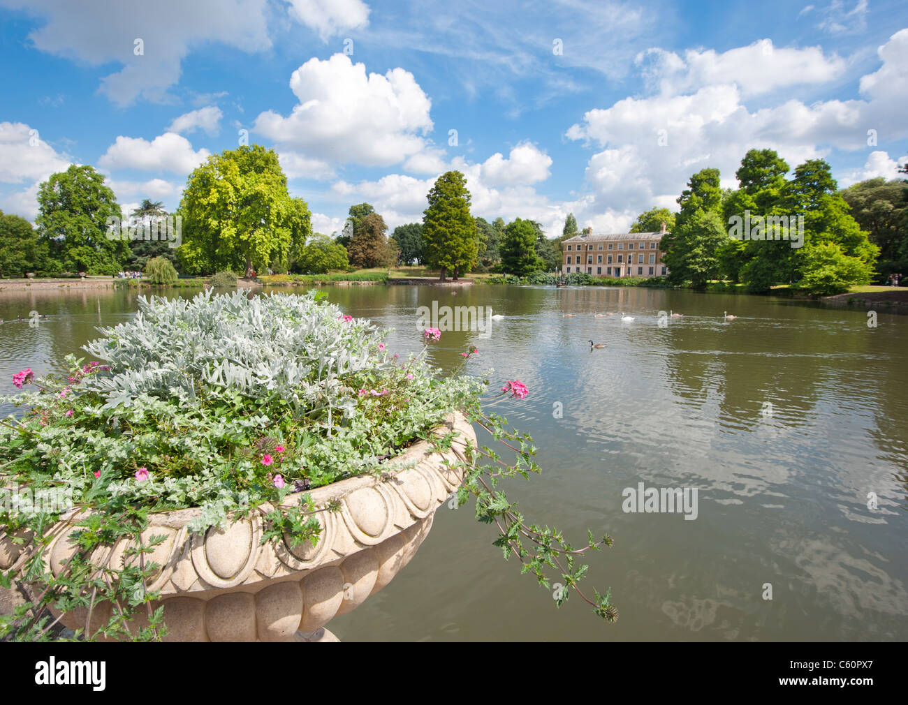 Jardins du lac et à un parc public Banque D'Images