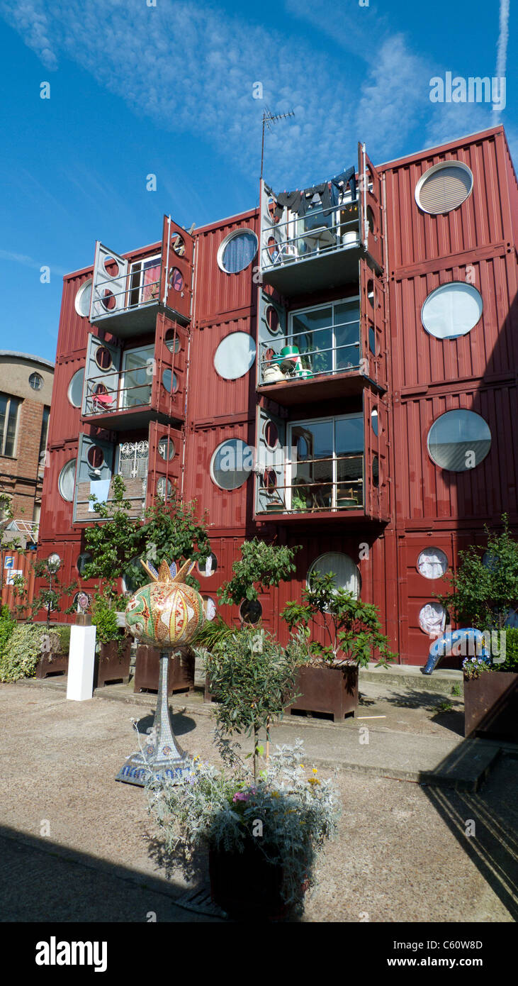 Arrière de Container City bâtiments insolites logements appartements maisons de logement à Trinity Buoy Wharf Docklands à Londres Angleterre Royaume-Uni KATHY DEWITT Banque D'Images