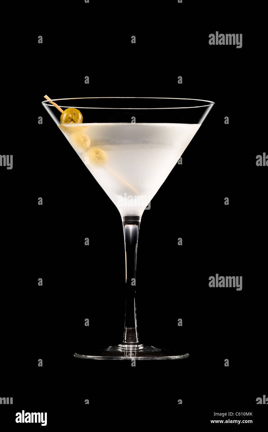 Vodka Martini devant un fond noir Banque D'Images