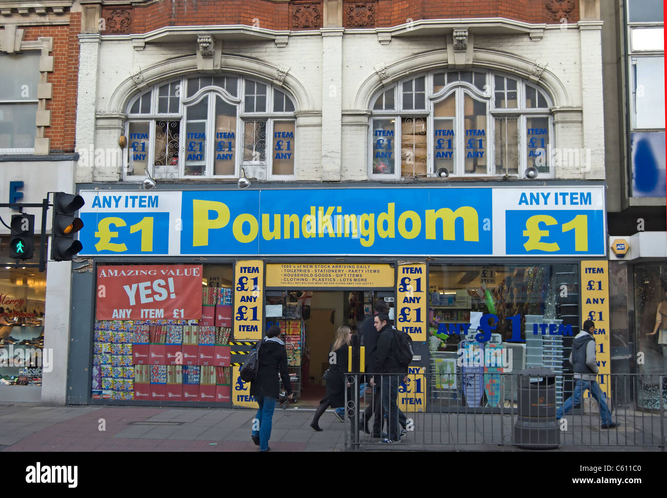 Branche de la chaîne de magasins à prix réduits livre uni à Ealing, à l'ouest de Londres, Angleterre Banque D'Images