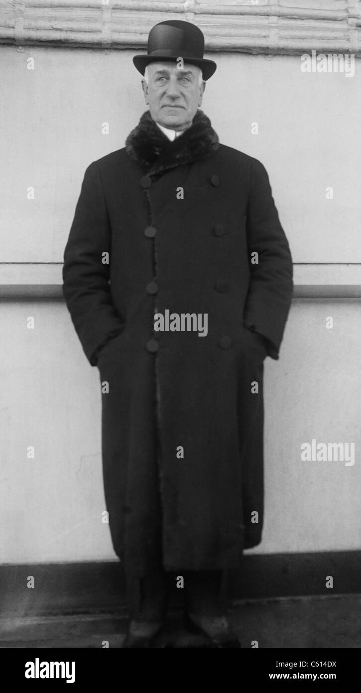 Solomon R. Guggenheim 1861-1949 est né à Philadelphie dans une riche famille d'immigrants suisses. Il a travaillé au sein de la famille des sociétés minières avant qu'il construit sa collection d'Art Moderne maintenant au Musée Guggenheim de New York. Ca. 1920. (BSLOC   2010 18 134) Banque D'Images