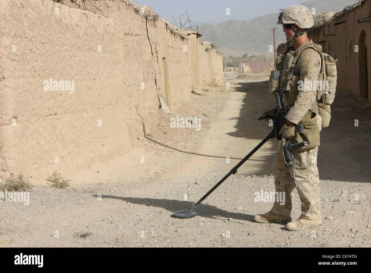 Des marines américains pour les engins explosifs en Afghanistan Zad maintenant 5 octobre 2008., Photo par:Everett Collection(BSLOC 2011 6 52) Banque D'Images