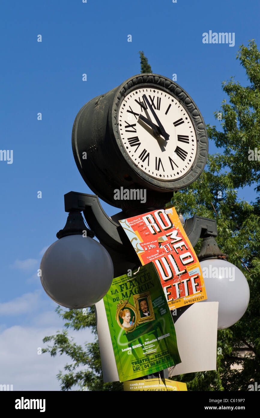 Affiche publicitaire pendant le festival de théâtre à Avignon Banque D'Images