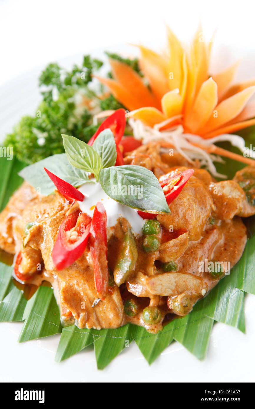 La cuisine thaïlandaise dans un restaurant thaï, poulet satay. Banque D'Images
