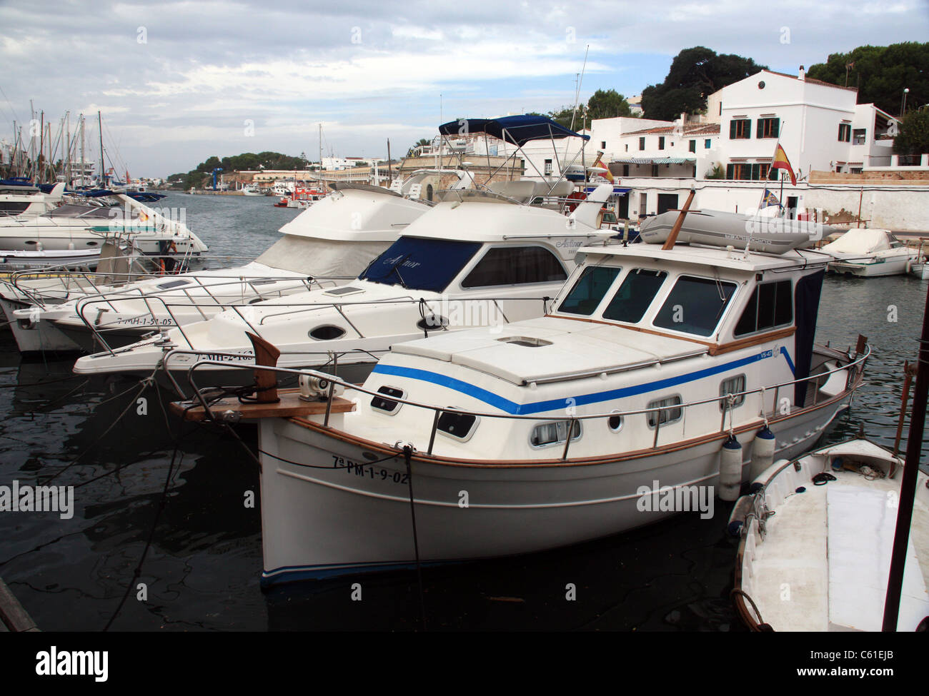 Une sélection de bateaux dans un port local à Ciutadella, Minorque Banque D'Images