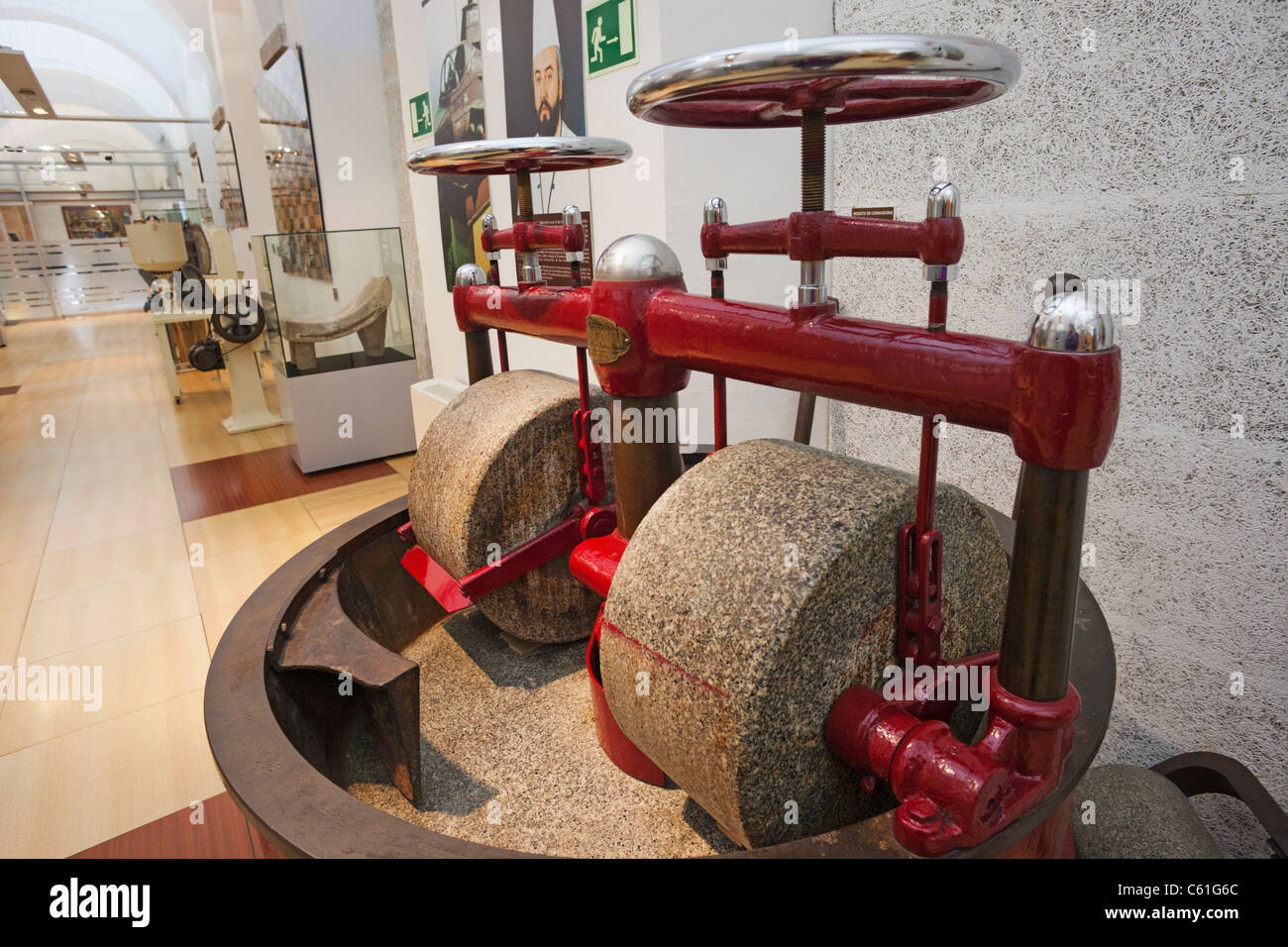 Espagne, Barcelone, le Musée du chocolat, le cacao Moulin Banque D'Images