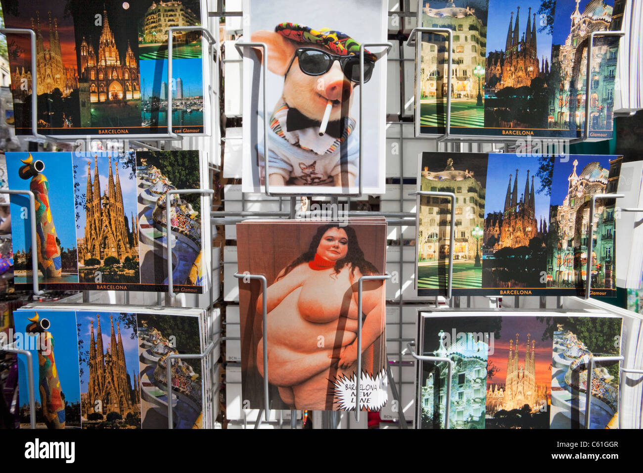 Espagne, Barcelone, Las Ramblas, décrochage Souvenirs Afficher Carte  Postale Photo Stock - Alamy