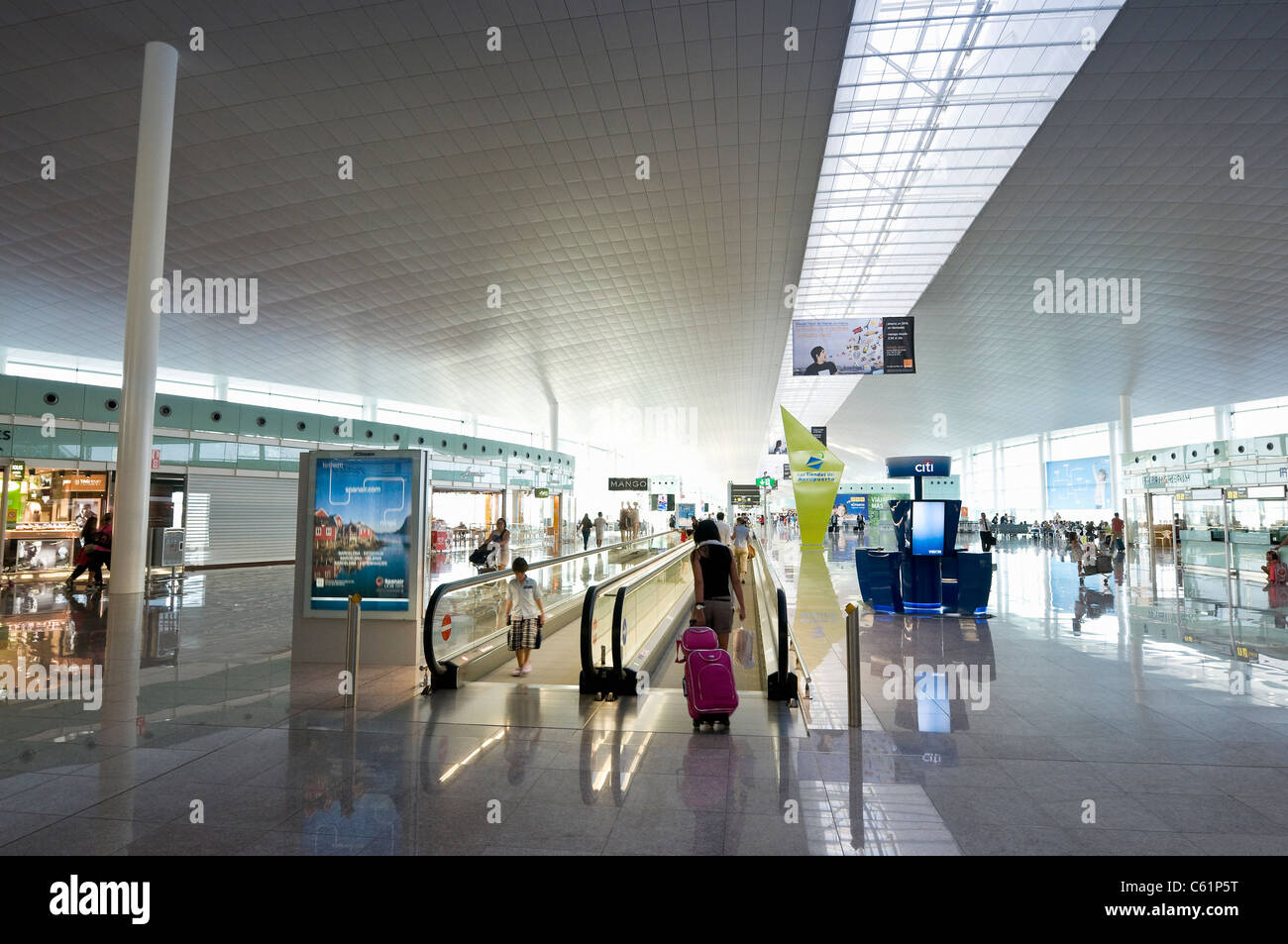 Tapis roulant à l'embarquement au Terminal 1, Aéroport de Barcelone El Prat Banque D'Images