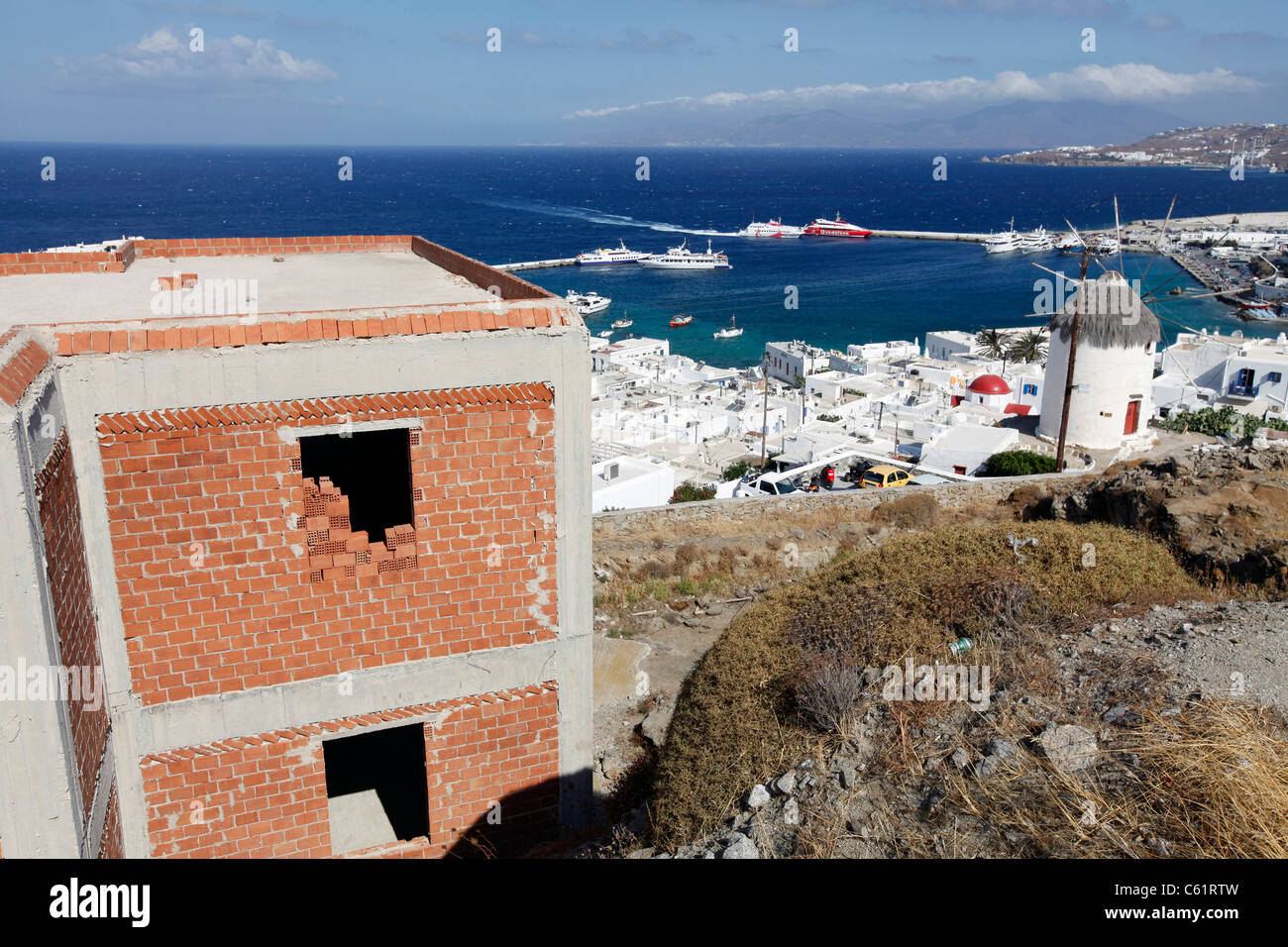 Des bâtiments inachevés, des maisons au-dessus de la vieille ville de Mykonos, Grèce, Europe. Banque D'Images