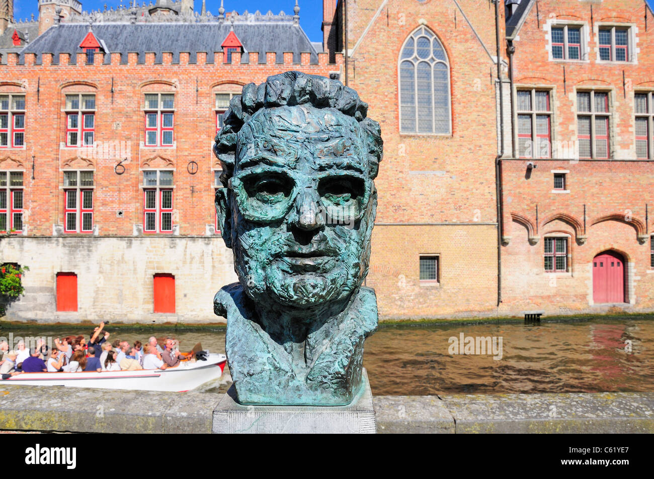 Bruges / Brugge, Flandre, Belgique. Buste en bronze de Frank van Acker (1929-1992) Ministre du Gouvernement et maire de Bruges Banque D'Images