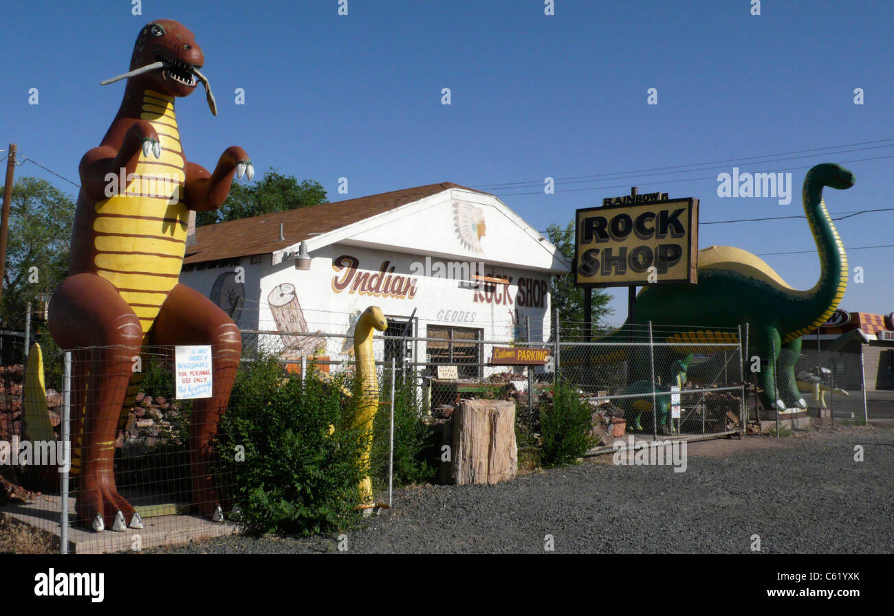 Rock shop route 66 Arizona dinosaure Banque D'Images