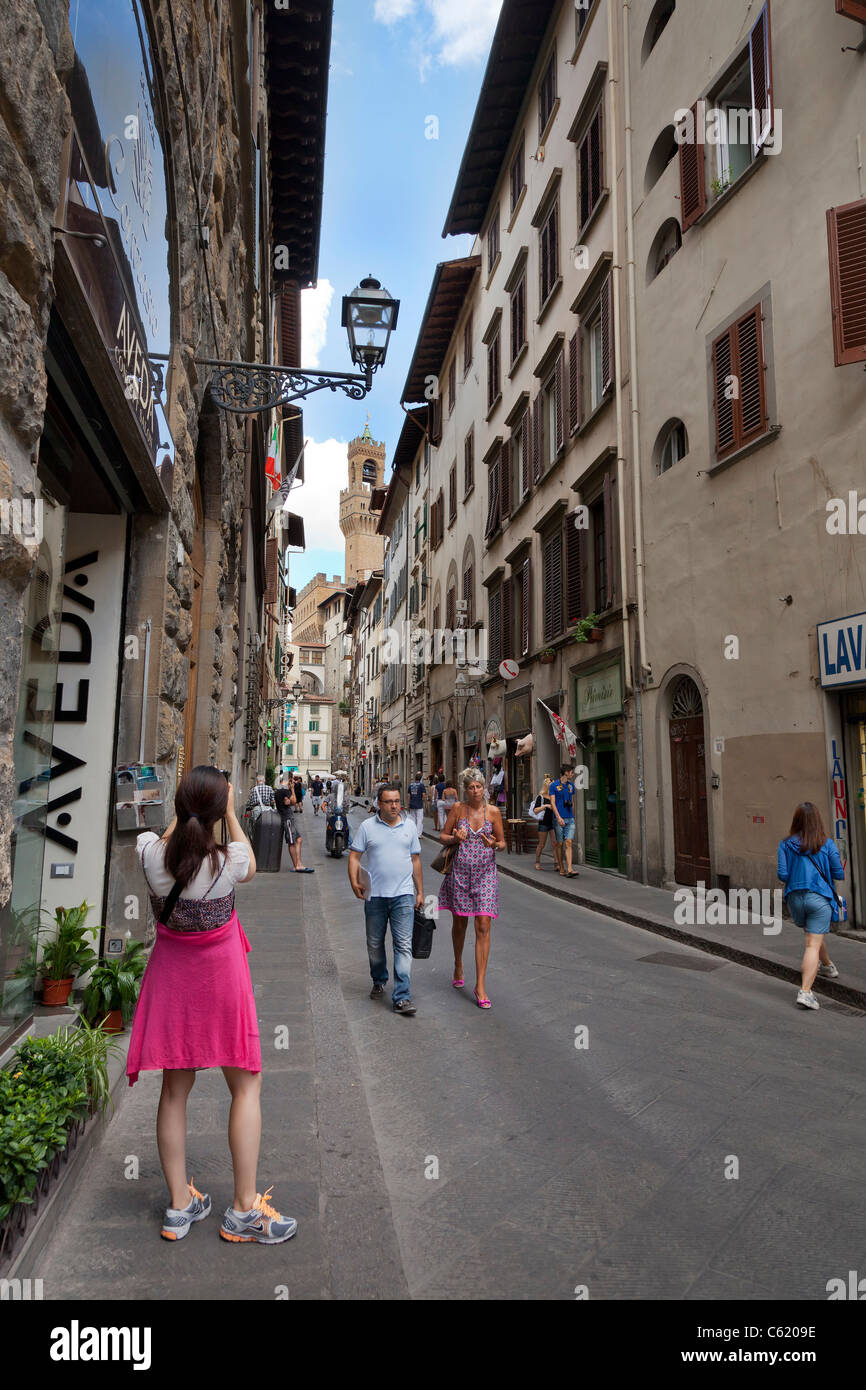 Scène de rue avec les touristes, Florence, Italie Banque D'Images