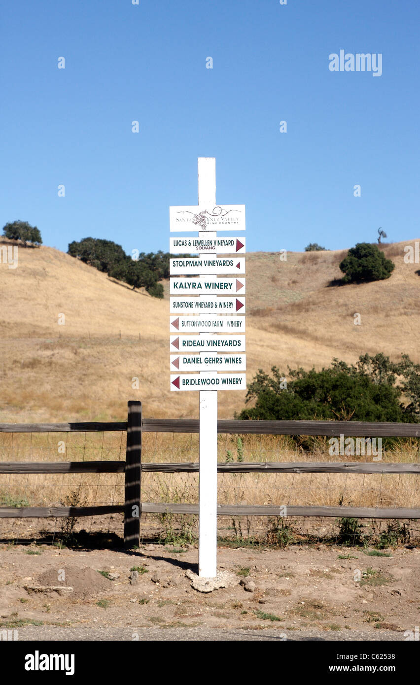 Inscrivez-vous donnant des directives aux différents vignobles autour du SantaYnez Valley, près de Solvang, Californie Banque D'Images