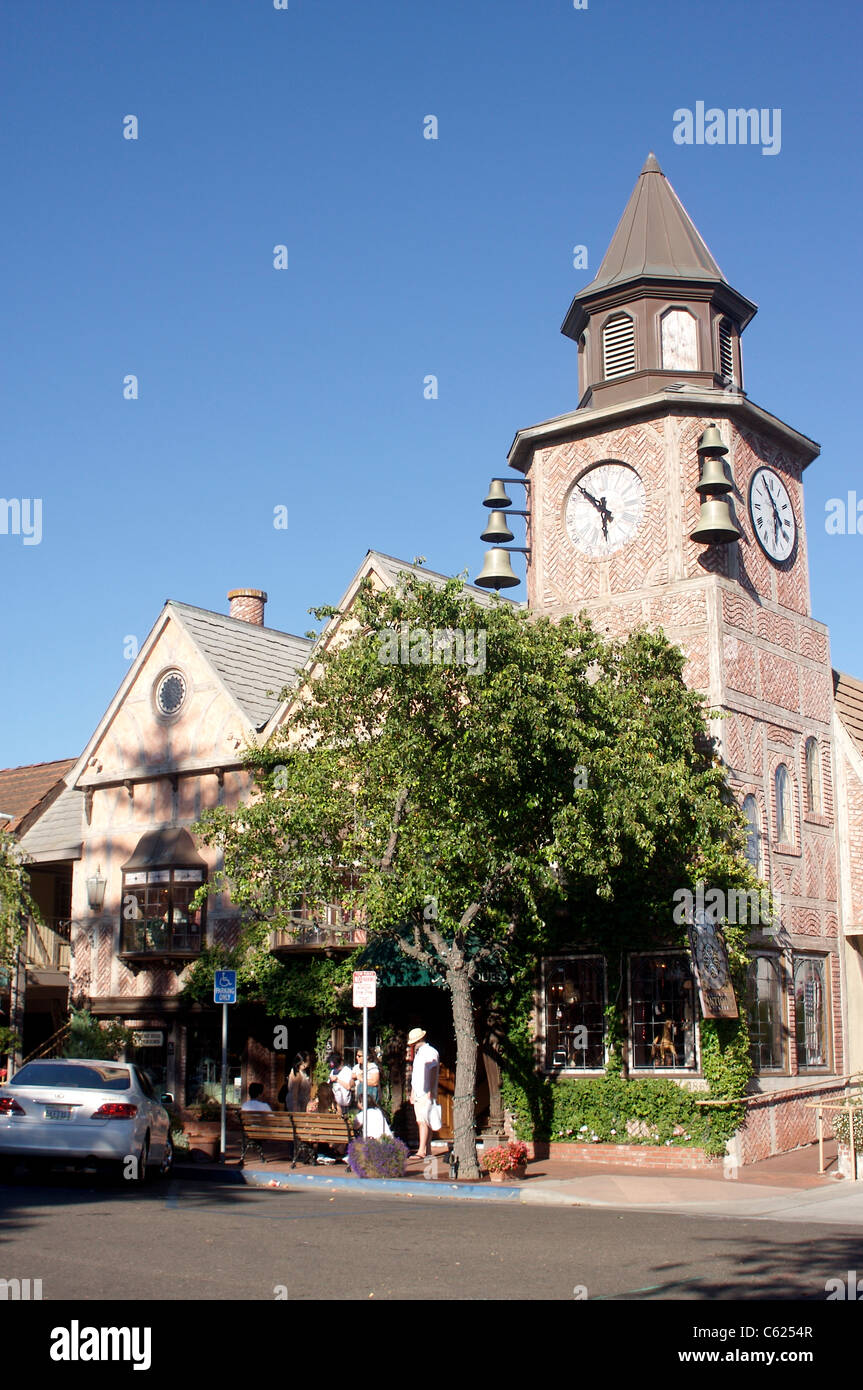 Tour de l'horloge dans le village danois de Solvang, Californie Banque D'Images