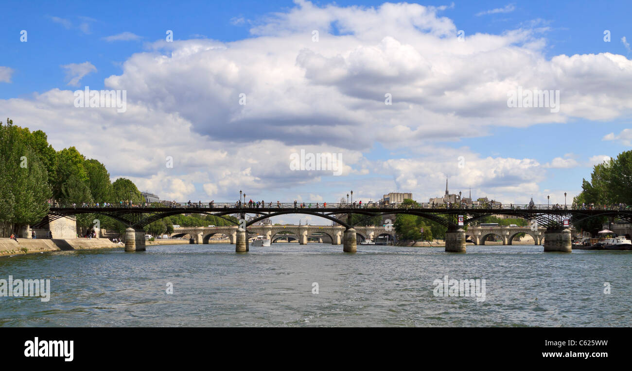 Pont d'Arcole est une d'une succession de ponts sur la Seine à l'Ile de la Cité, Paris Banque D'Images