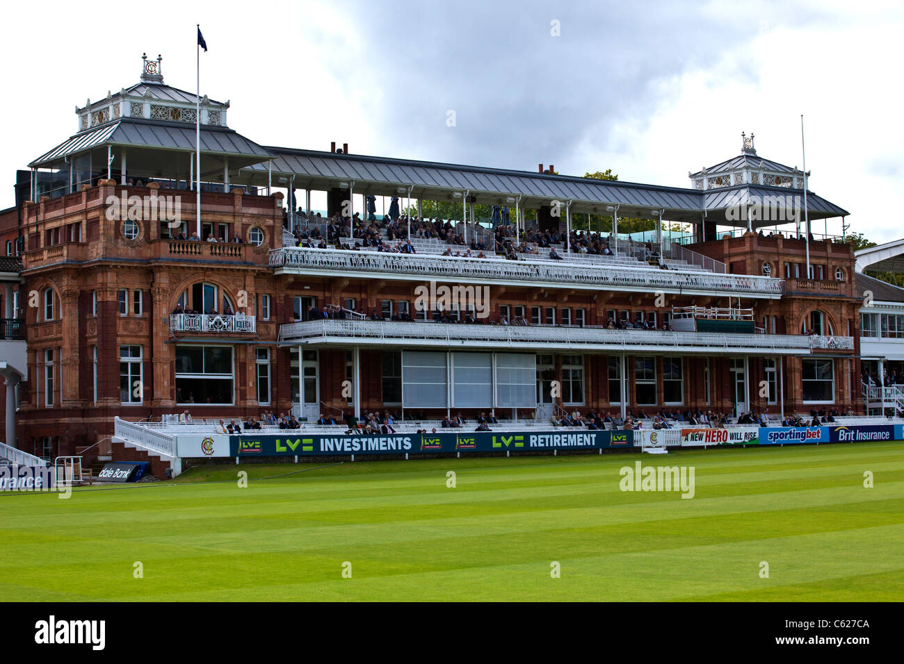 Et l'emblématique célèbre Pavilion du Lords Cricket Ground Banque D'Images