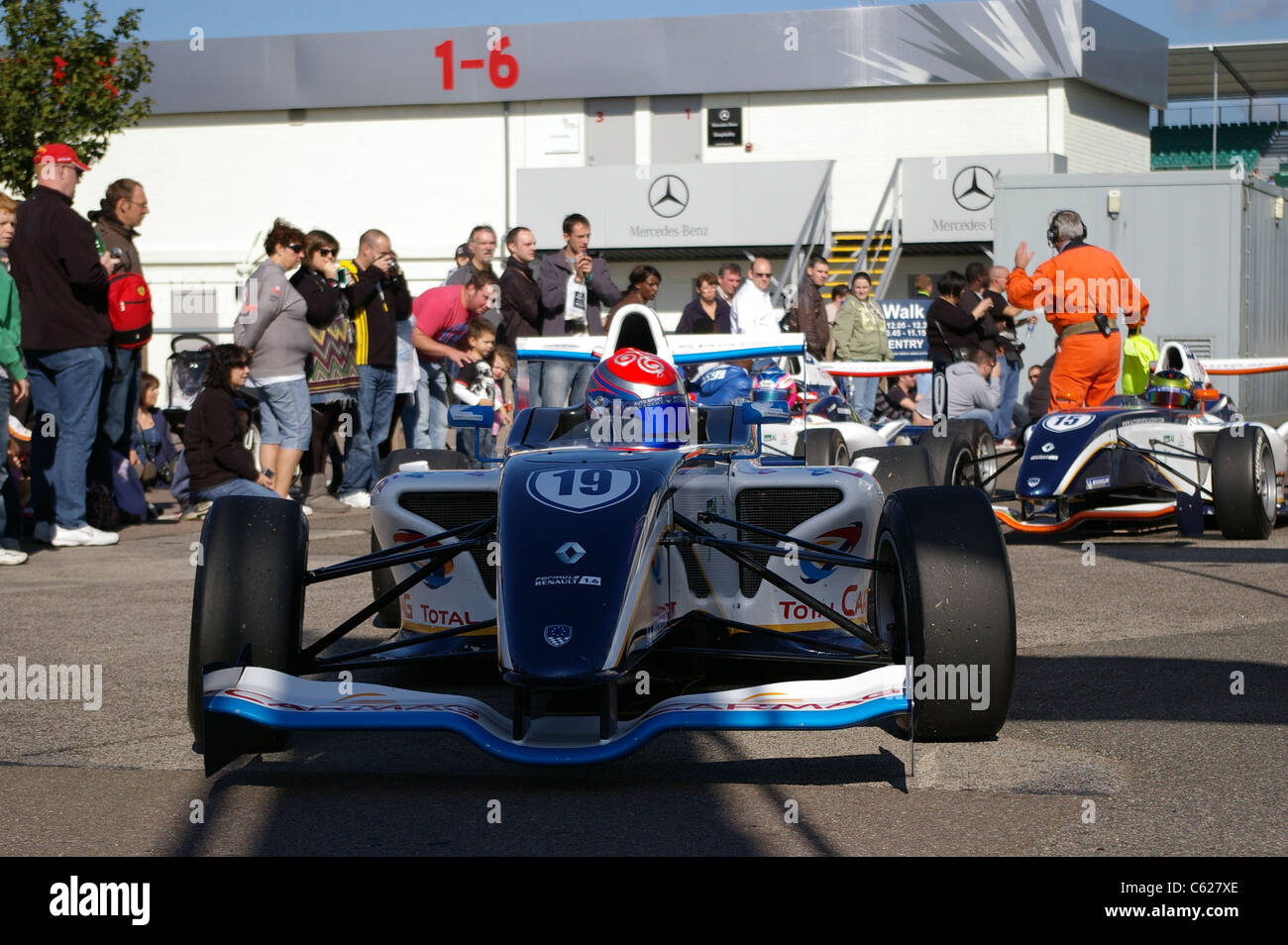 Pilote automobile français de Formule Renault 1.6L, Tristan Papavoine, vient de terminer sa course lors des World Series by Renault Banque D'Images