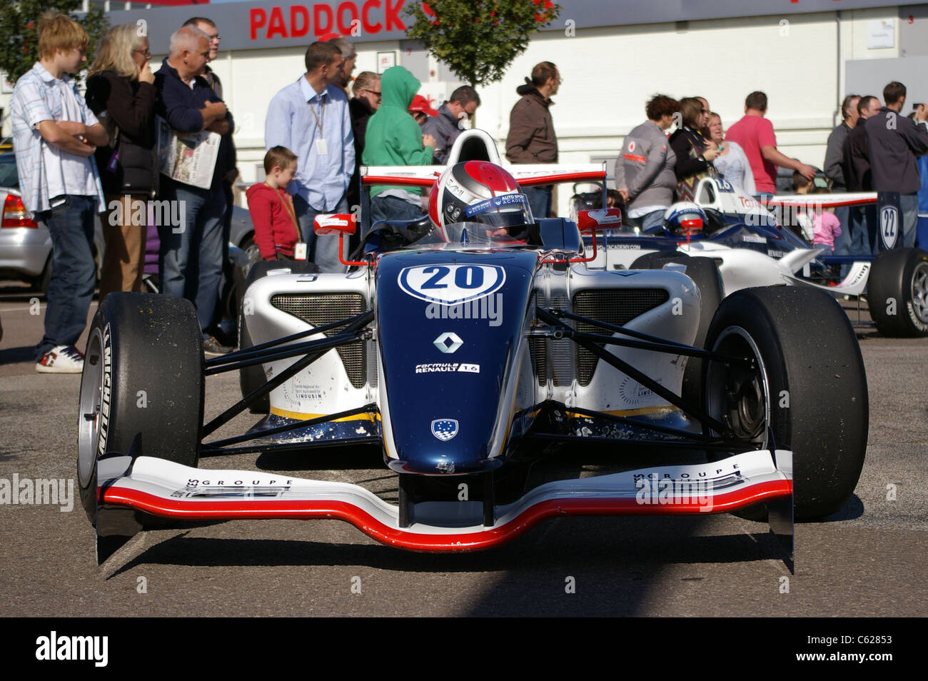 Pilote automobile français de Formule Renault 1.6L, Jean-Baptiste Lahaye, vient de terminer sa course lors des World Series by Renault Banque D'Images