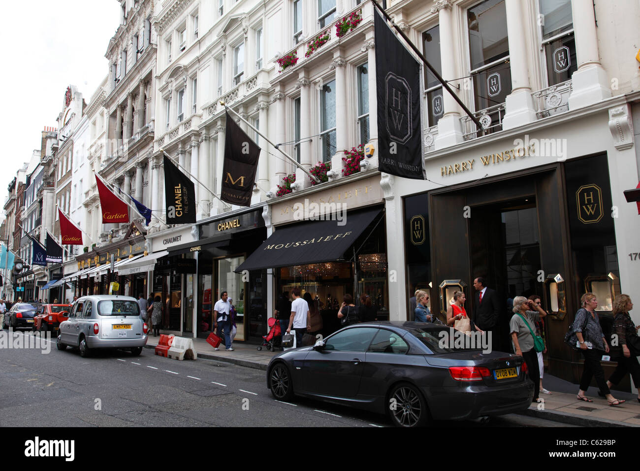 Magasins exclusifs sur New Bond Street, Londres, Angleterre, Royaume-Uni Banque D'Images