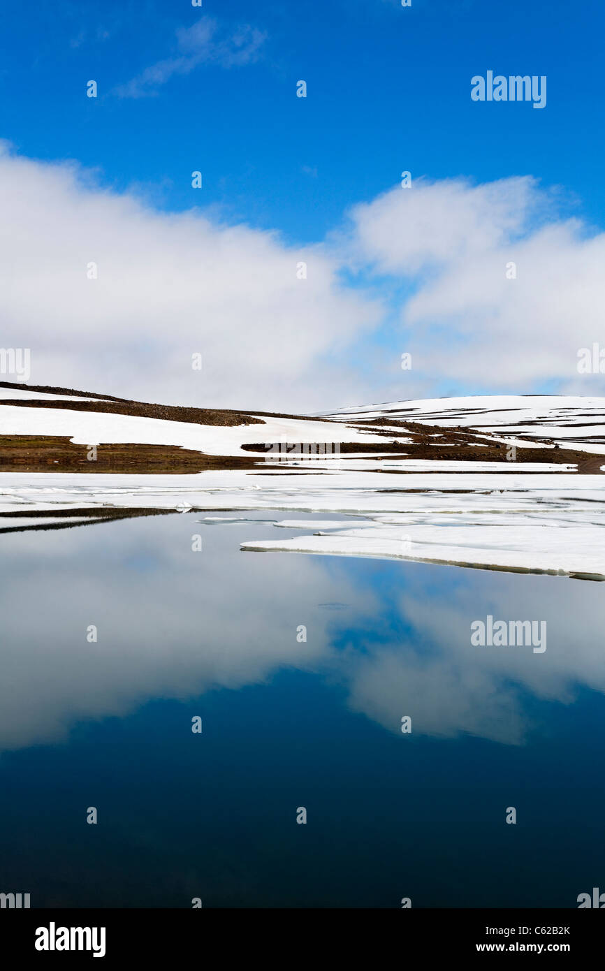La glace et les réflexions dans un lac, Banque D'Images