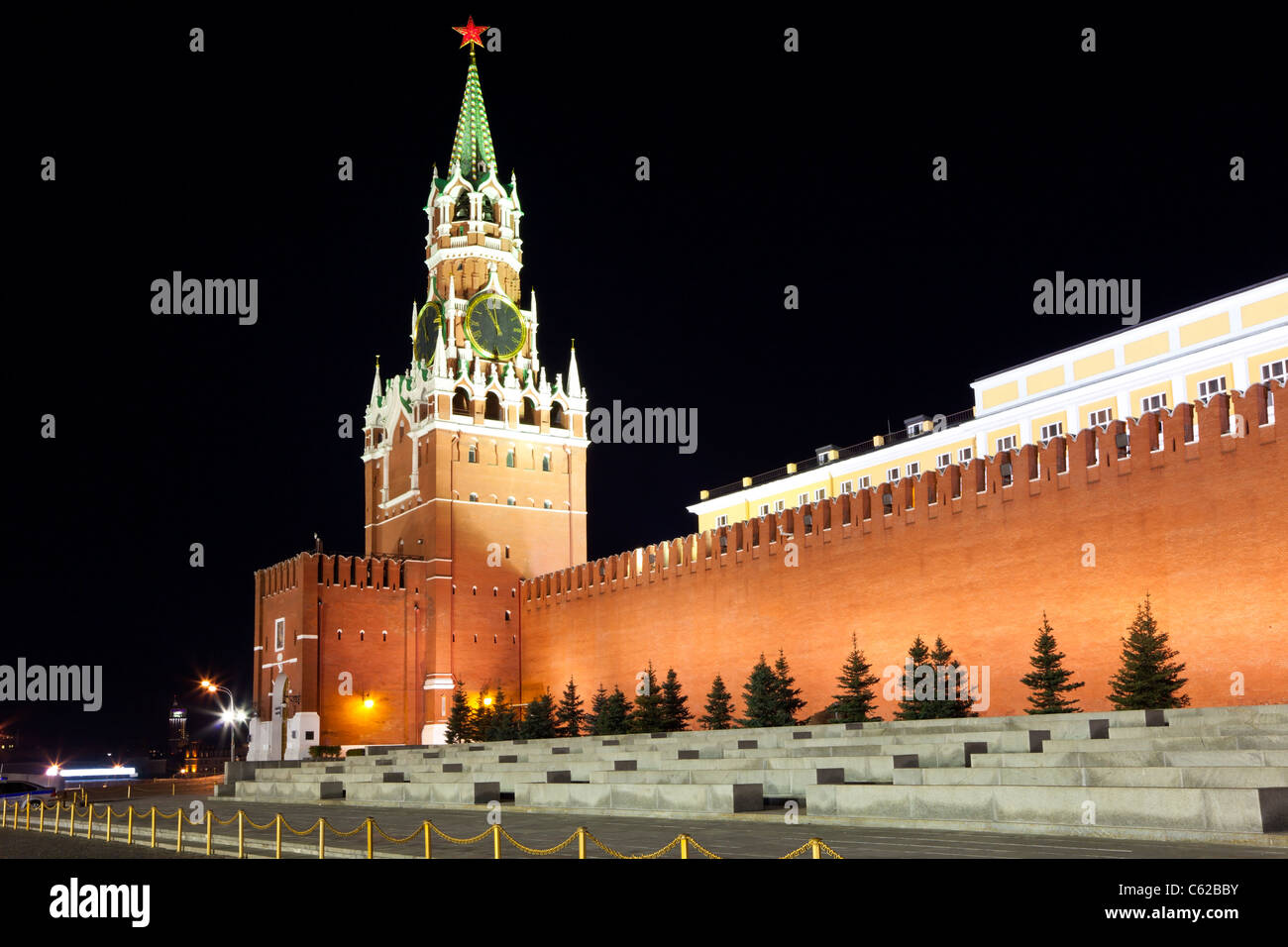 Un tour du Kremlin de Moscou Spasskaya, vision de nuit. Moscou, Russie. Banque D'Images