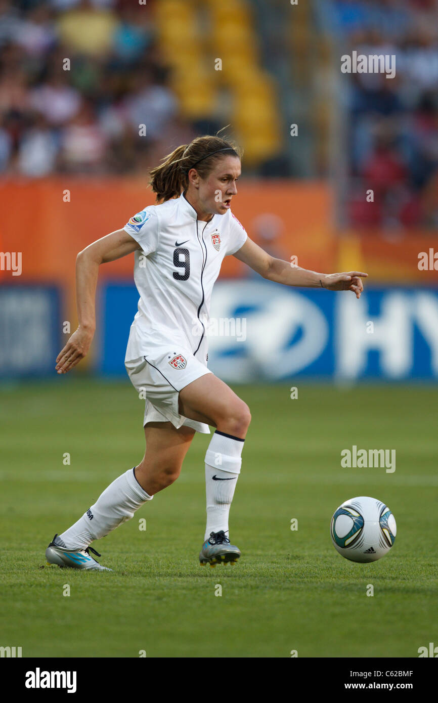 Heather O'Reilly de l'United States en action au cours d'une Coupe du Monde féminine de la fifa Groupe C match contre la Corée du Nord le 28 juin 2011. Banque D'Images