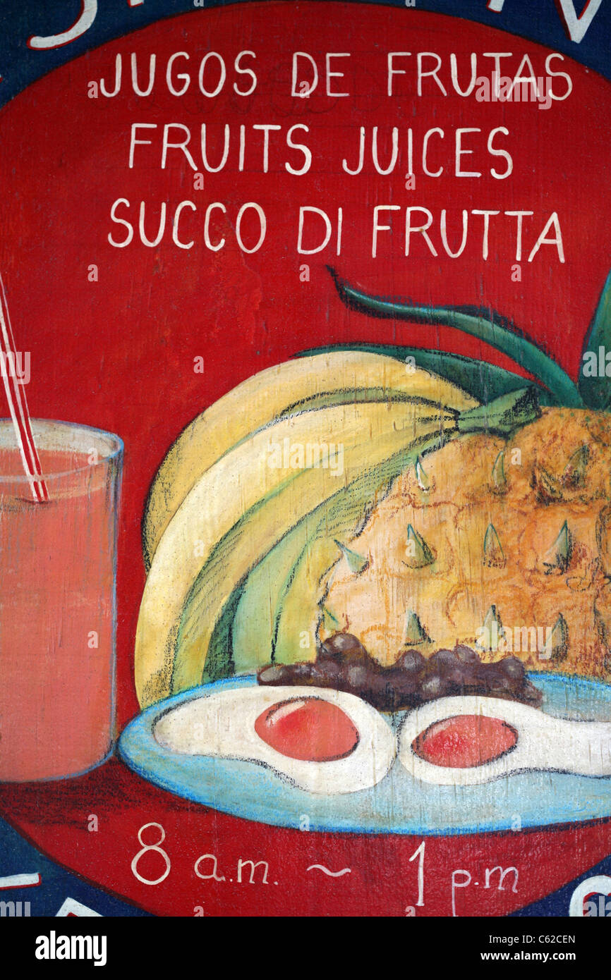 Restaurant menu sign advertising jus de fruits en trois langues Banque D'Images
