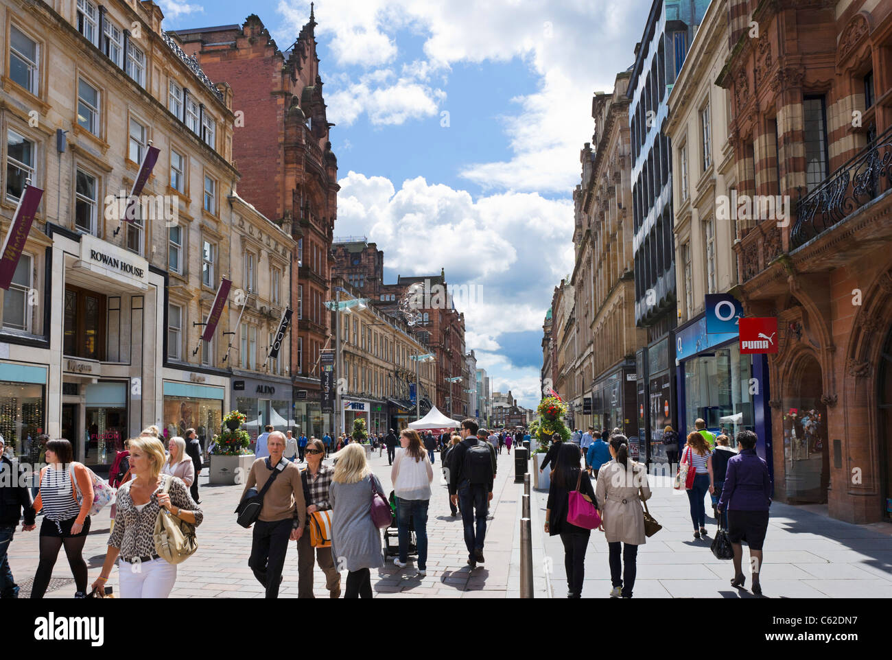Boutiques de Buchanan Street dans le centre-ville, Glasgow, Écosse, Royaume-Uni Banque D'Images