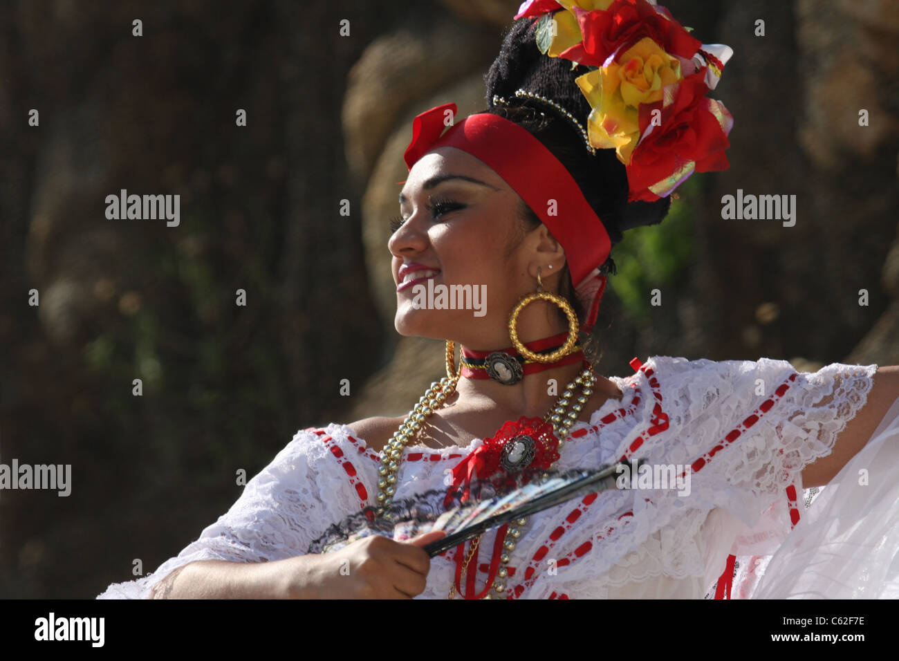 Danseuse en costume traditionnel mexicain à Acapulco Banque D'Images