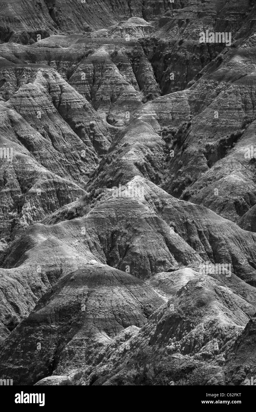 Le parc national des Badlands dans le Dakota du Sud États-Unis paysage américain terrain rocheux et argileux multicolores monticules accidentés chaîne de montagnes verticales haute résolution Banque D'Images