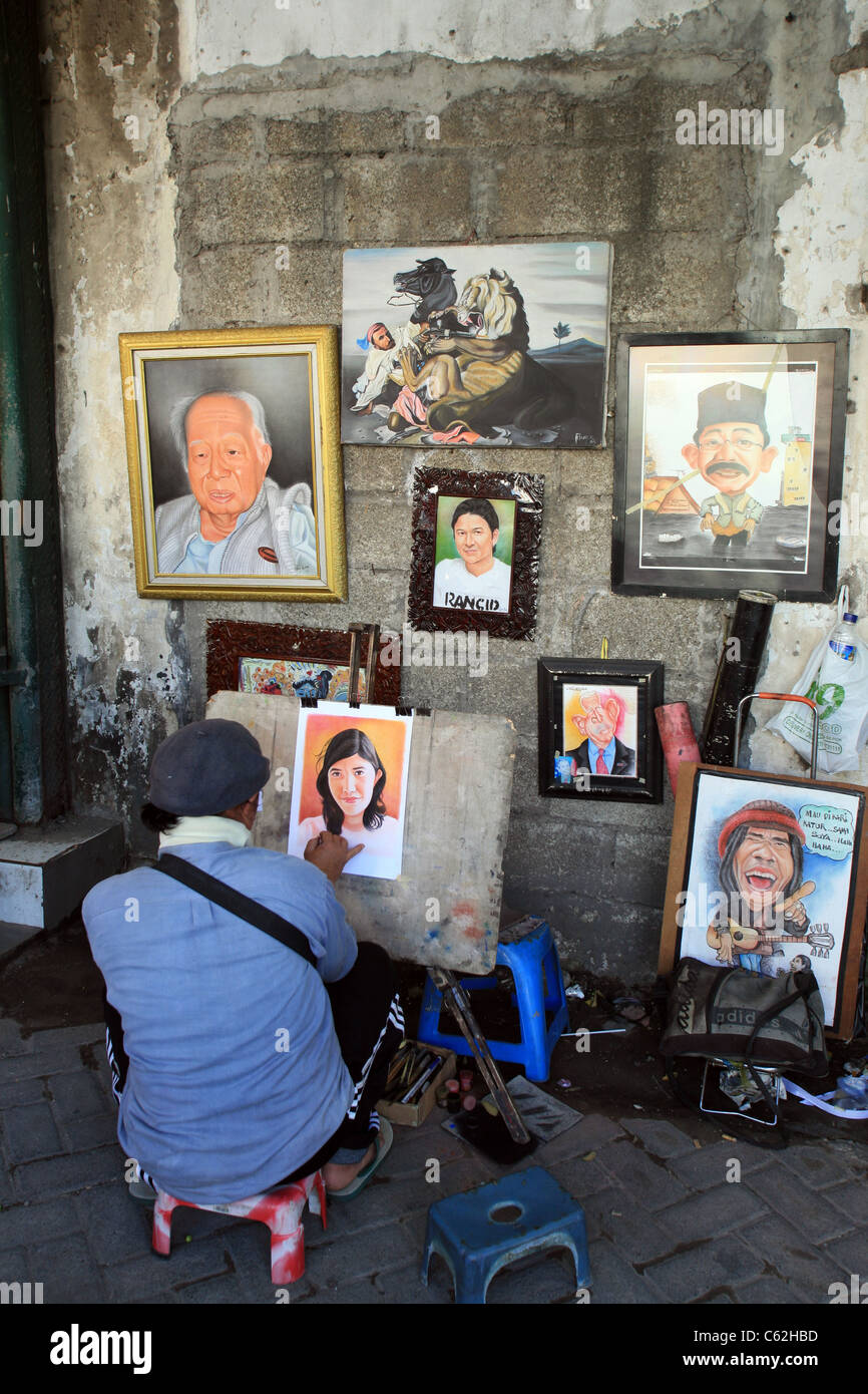 Artiste prend une pause du travail sur Jalan Pintu Besar Utara dans la vieille ville de Kota anciennement connu sous le nom de Batavia. Jakarta, Java Banque D'Images