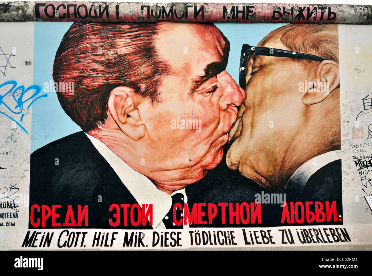 Allemagne, Berlin : 'Frère socialiste's Kiss' à l'East Side Gallery Banque D'Images